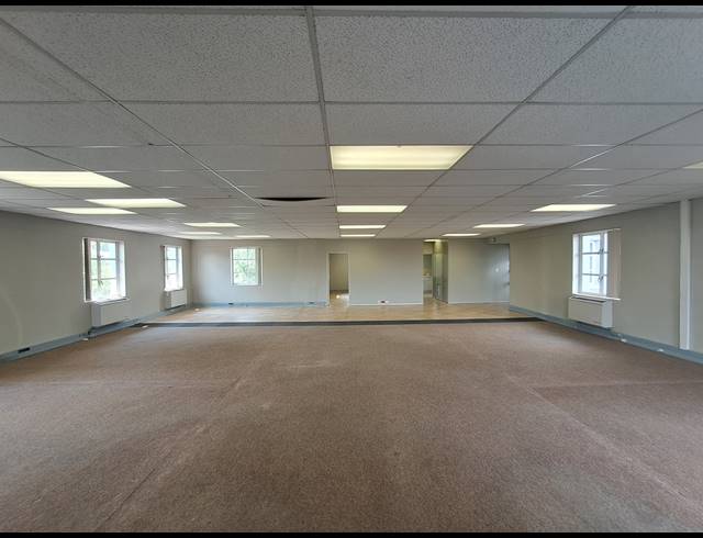 218M² OFFICE TO LET IN HYDE PARK
